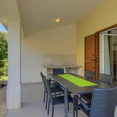 Ferienhaus Mit Privatpool Fuer 10 Personen Ca 200 Qm In Banjole, Istrien Istrische Riviera-3