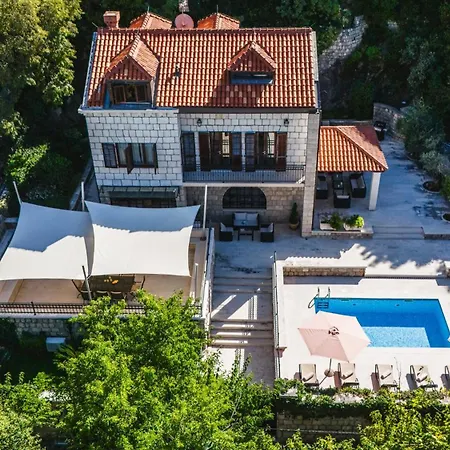City Beach Villa With Pool And Sea View-3
