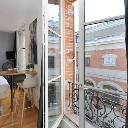 404 - Petit Bijou Dans Immeuble Hotelier Paris 5 - Flat-Guest-2