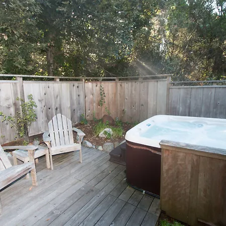 Redwood Cottage-Pet Friendly-3