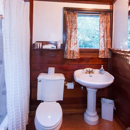 Redwood Cottage-Pet Friendly-2