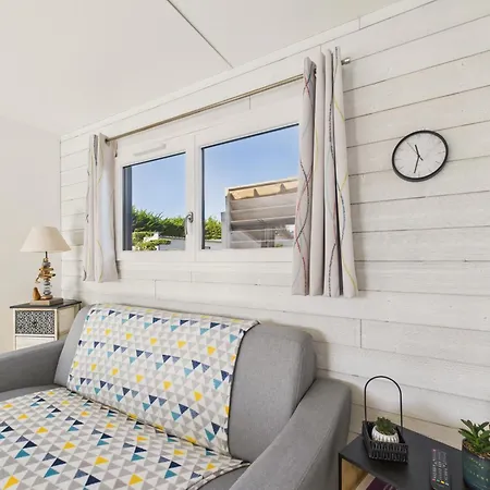 Un cottage version moderne, dans un domaine avec piscine-3