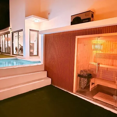 Heated Pool & Sauna Bliss - Luxury 4Br Villa-2