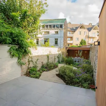 Blossom & Bloom - 3Br House With Garden Near Centre-3