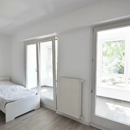 Zeitwohnen Im Schoenem Haus Mit Grosser Terrasse In Koeln-Rath-3
