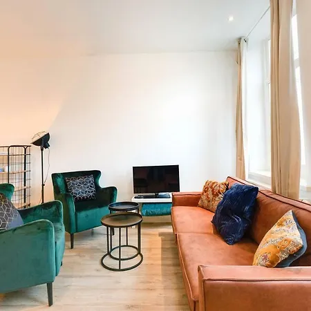 Luxurious Canalview Apt With Patio City Centre-2