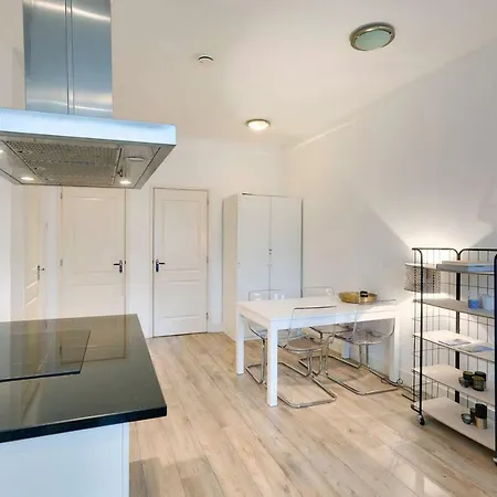 Luxurious Canalview Apt With Patio City Centre-3