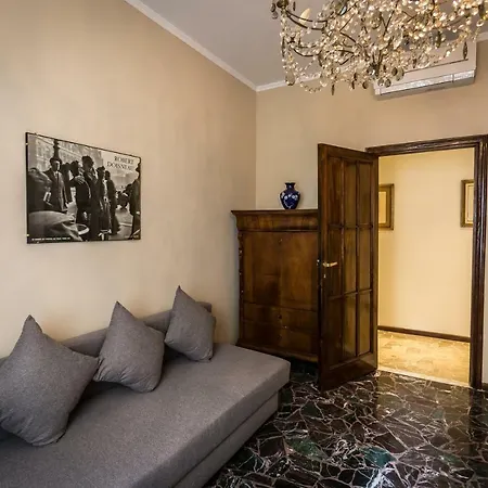 Ferrhouse Charm In Florence Two Lifts-2
