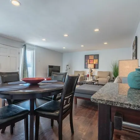 Modern Guest House Nestled In The Hollywood Hills With Huge Deck And Wow Views!-2