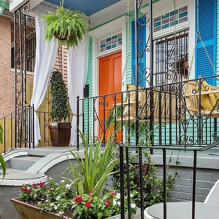 Modern Victorian House With Relaxing Courtyard - Near Fq-3