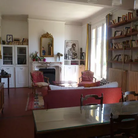 Maison avec jardin sur une colline-3