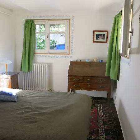 Maison avec jardin sur une colline-2
