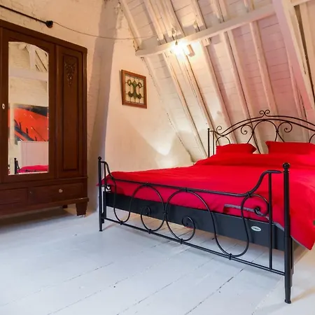 Romantic 16Th Century Workers House-3
