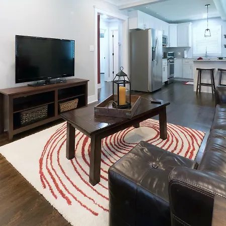 Modern Bungalow Near Downtown-2