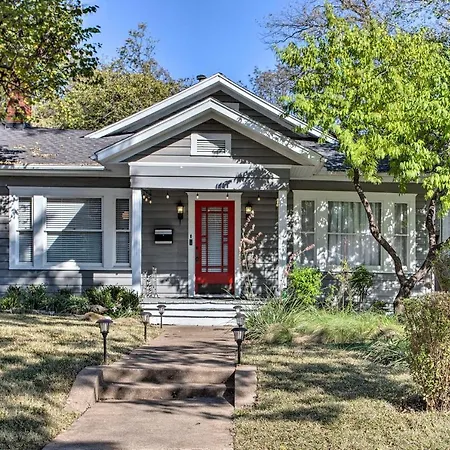 Dallas Couples Retreat: Walk To Lower Greenville!-2