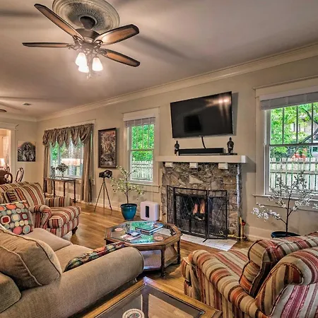 Spacious & Updated 1920'S Hsnp Craftsmen Home-3