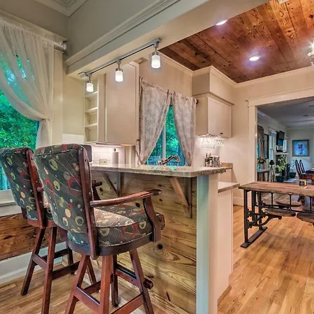 Spacious & Updated 1920'S Hsnp Craftsmen Home-2