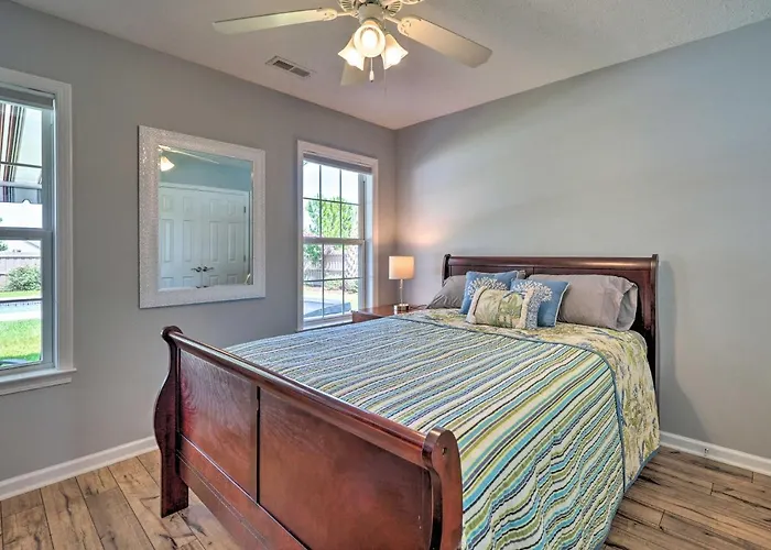 Modern Corporate Retreat By Downtown And Beach!