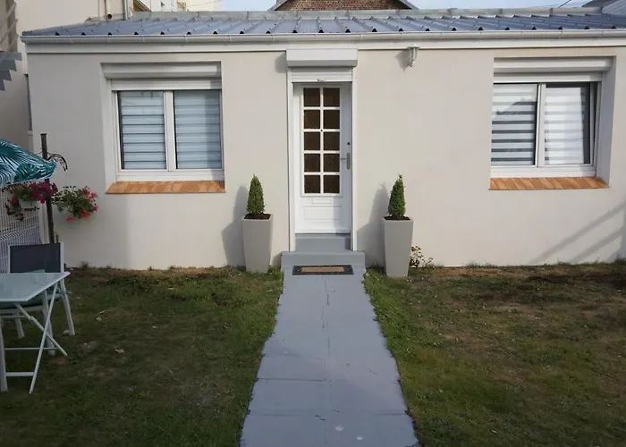 Maison de standing avec jardin à 200m de la plage