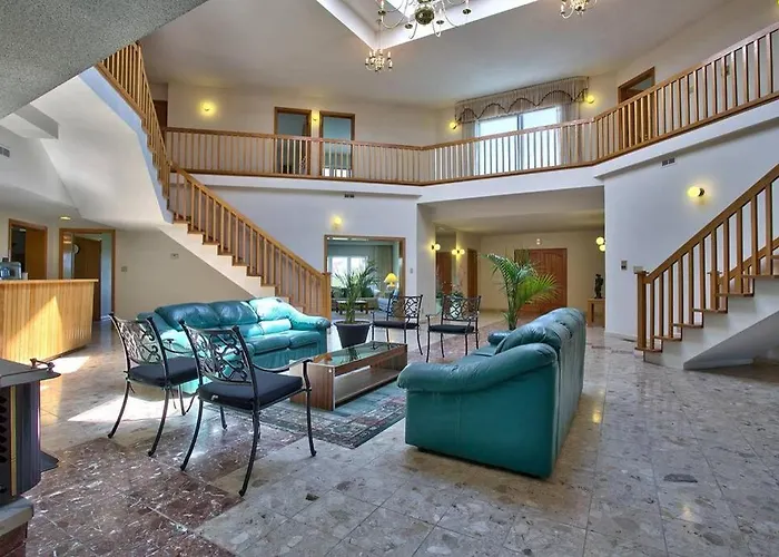 Grand Villa Estate