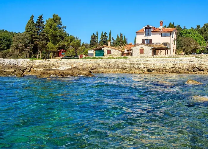  Cuvi Beach