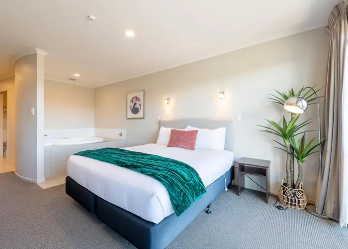 Hotel near College: Lake Taupo Motor Inn