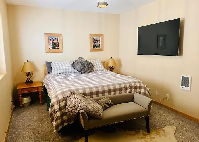 Adventure Awaits 3King Bed,2Bath Log Cabin In Heart Of Duck Creek Village!
