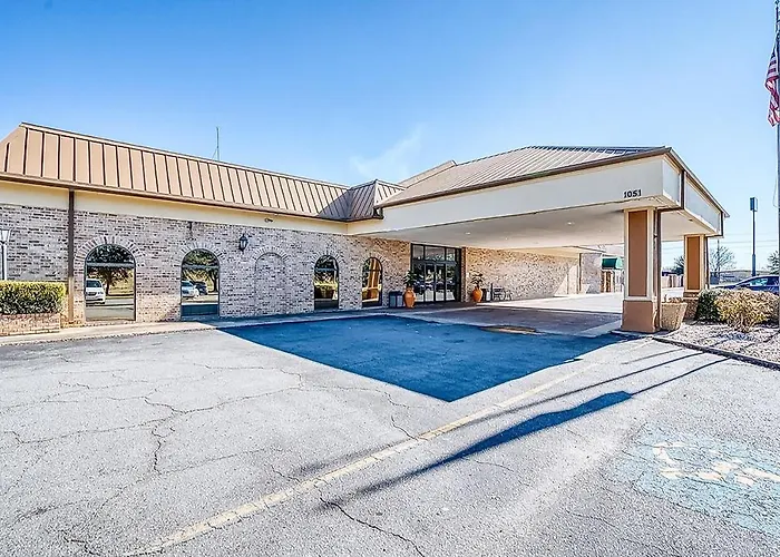 Luxury hotel only: Oyo Hotel Monroe La I-20