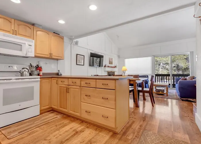 Stylish, Remodeled Condo - Creekside #14