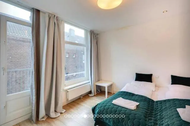 Luxurious Canalview Apt With Patio City Centre