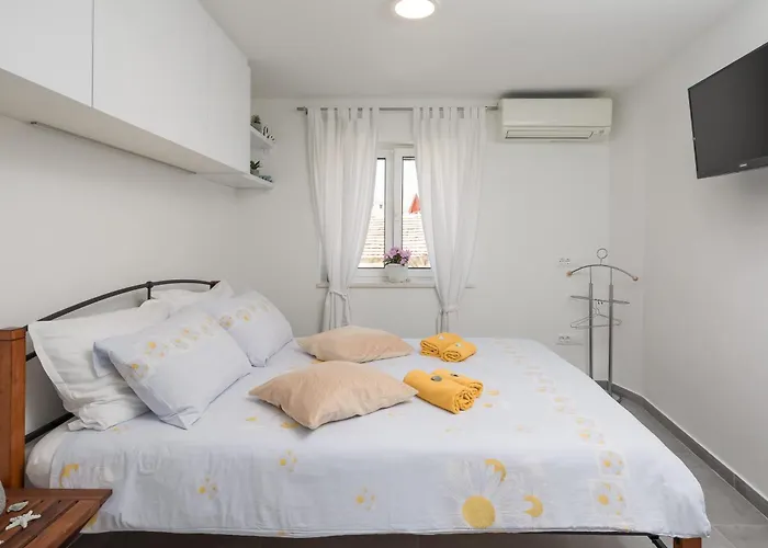 Split Center Suites