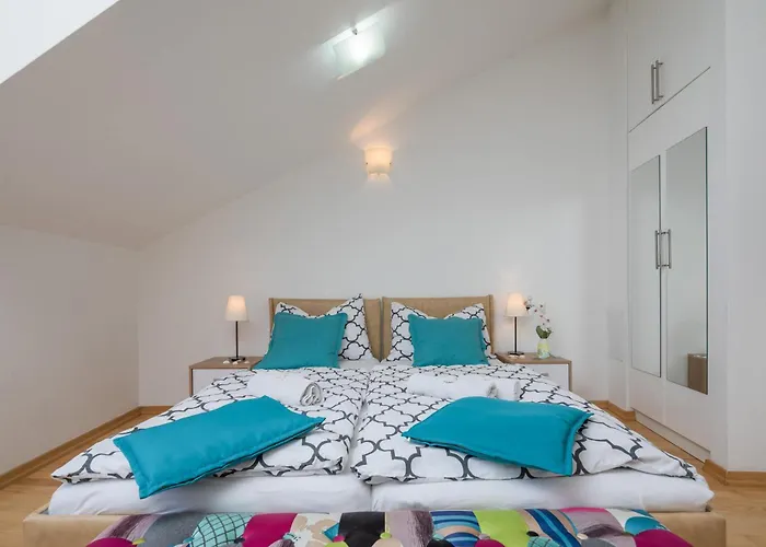 Split Center Suites