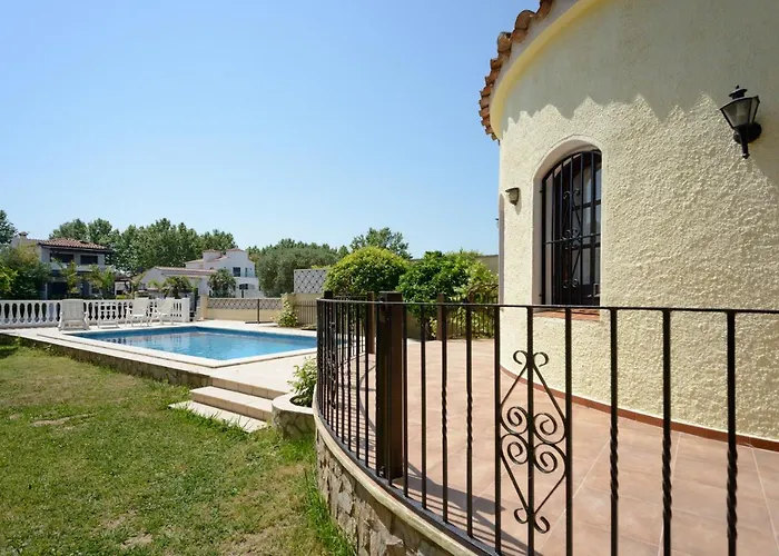 Casa Fluvia