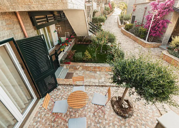 Villa Amos At Aquamarine Residence
