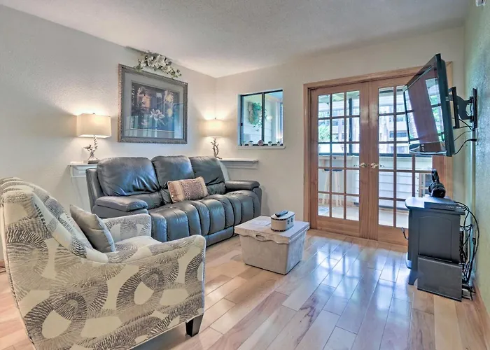 Sunroom + Beach Access: Hilton Head Condo