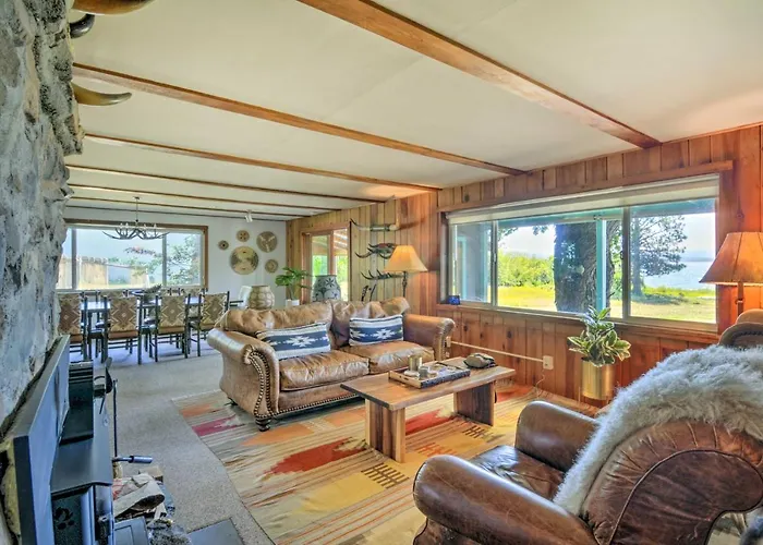 Scenic Lake Almanor Home W/ Mountain Views!