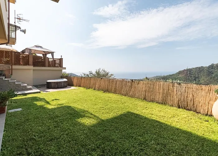 La Roccia Fiorita Appartamento con giardino e Jacuzzi