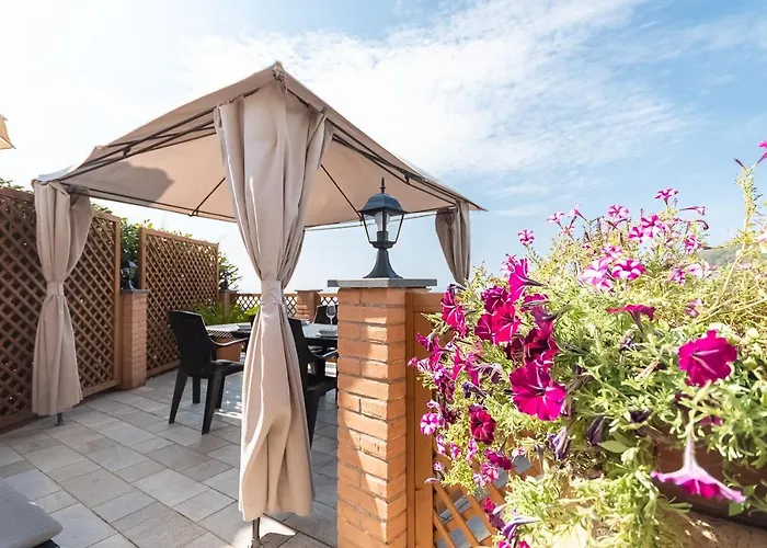 La Roccia Fiorita Appartamento con giardino e Jacuzzi