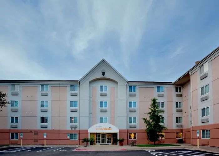 Pet Friendly hotel: Sonesta Simply Suites Austin The Domain Area