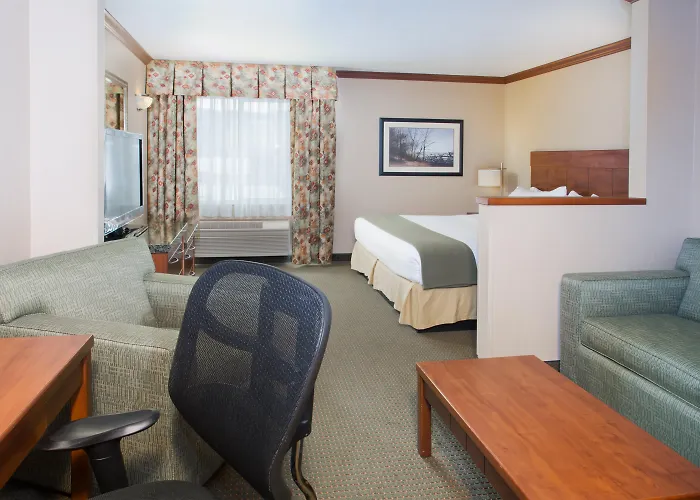 Holiday Inn Express & Suites -Northwest Downtown By Ihg