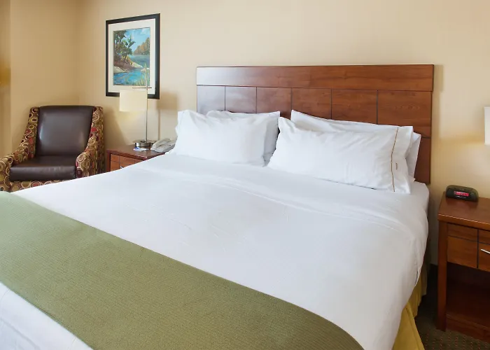 Holiday Inn Express & Suites -Northwest Downtown By Ihg