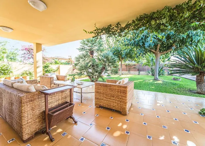 Agradable Villa Junto Al Mar Con Piscina