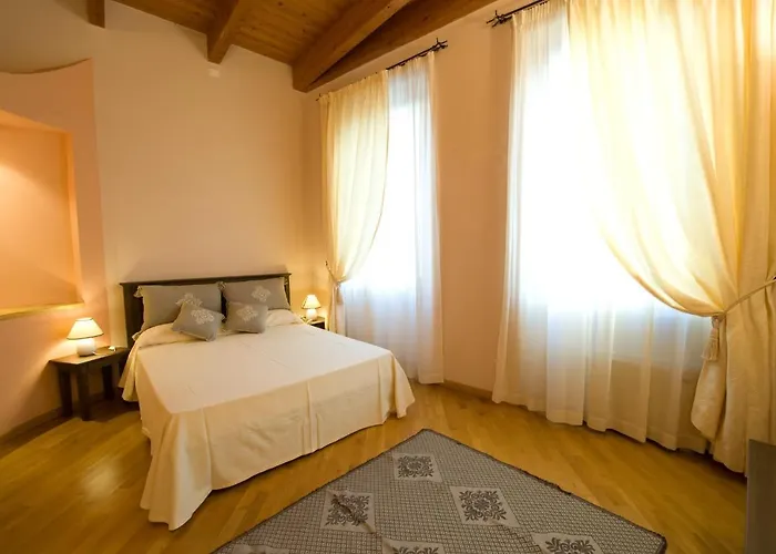 Hotel adatto agli animali: Piazza Azuni 18 Guest House