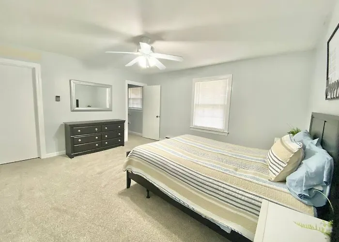 Spacious 5 Bedroom Roman Charm