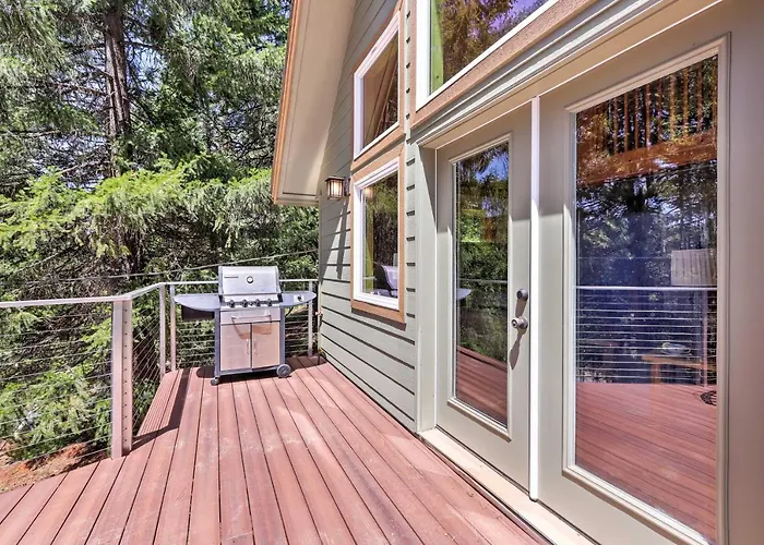 Rustic Retreat W/ Deck: Steps From Lake Almanor!