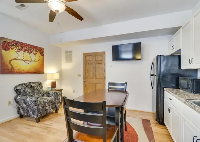 Downtown Marlinton Vacation Rental Apartment!
