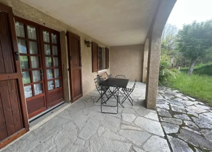 Bas de villa en face du lac de Savines