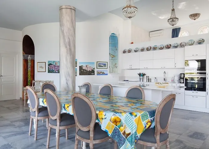 Maison de vacances: Chateau Des Anglais - Five Stars Holiday House