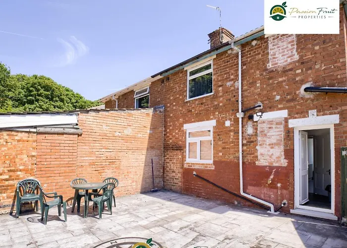 3 Bedroom Coventry House By Passionfruitproperties With Free Wi-Fi, Large Garden And Driveway - 52Nrc