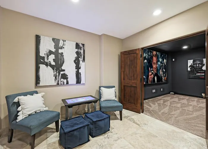 Luxury Estate, Sleeps 24, Sonoran By Homestakes Stays